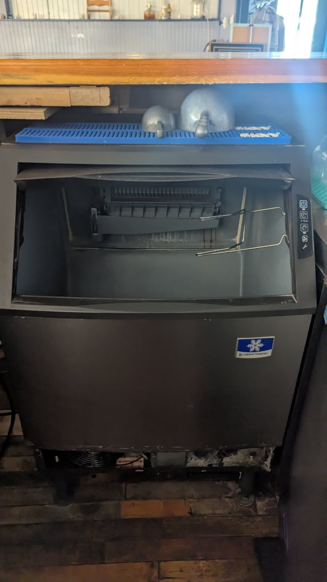 Manitowoc Undercounter Ice Machine